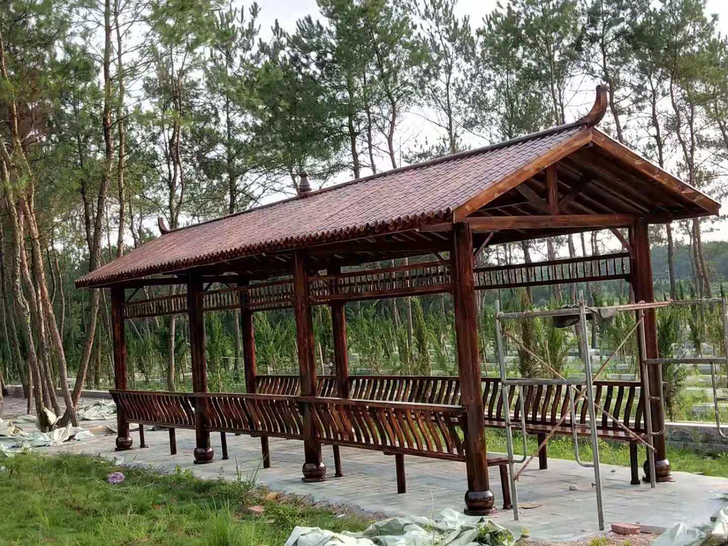 仿古碳化木長廊
