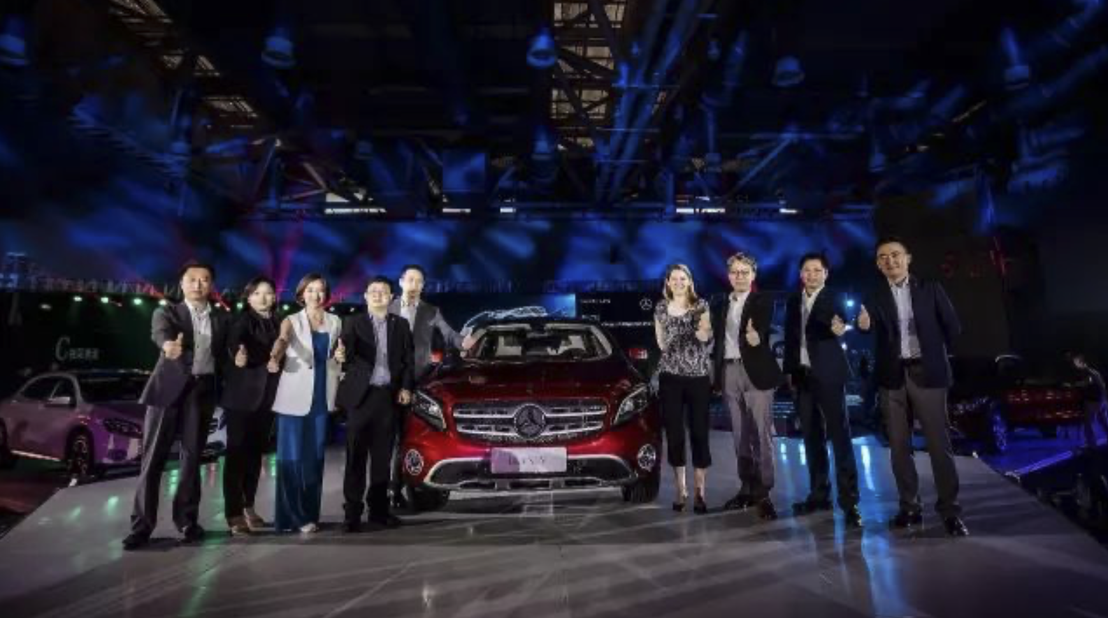 奔馳新品上市活動(dòng)-活動(dòng)場(chǎng)地設(shè)計(jì)-杭州達(dá)岸品牌策劃設(shè)計(jì)公司