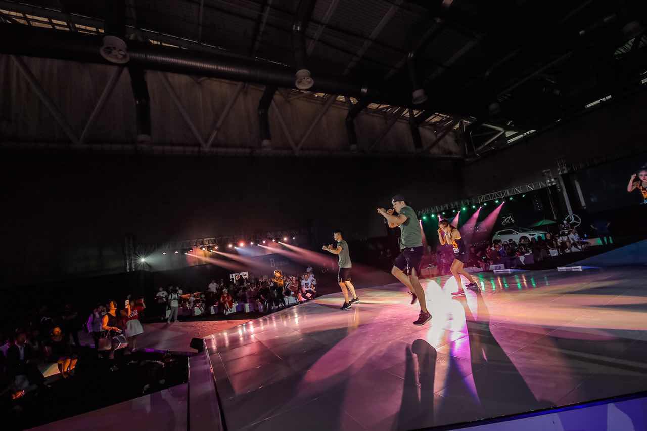 奔馳新品上市活動(dòng)-活動(dòng)場(chǎng)地設(shè)計(jì)-杭州達(dá)岸品牌策劃設(shè)計(jì)公司